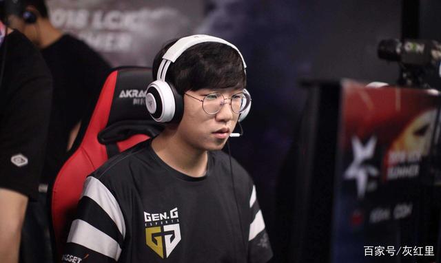 与中场球员 与中场球员